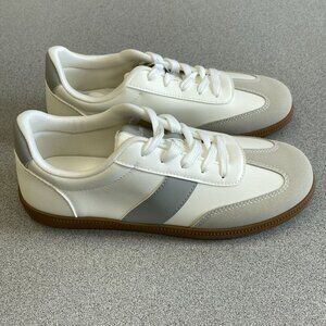 NEW J Sport Cecily Women's 7.5M  Sneakers White & Gray Casual Shoes